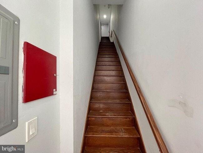 Building Photo - 136 S 11th St