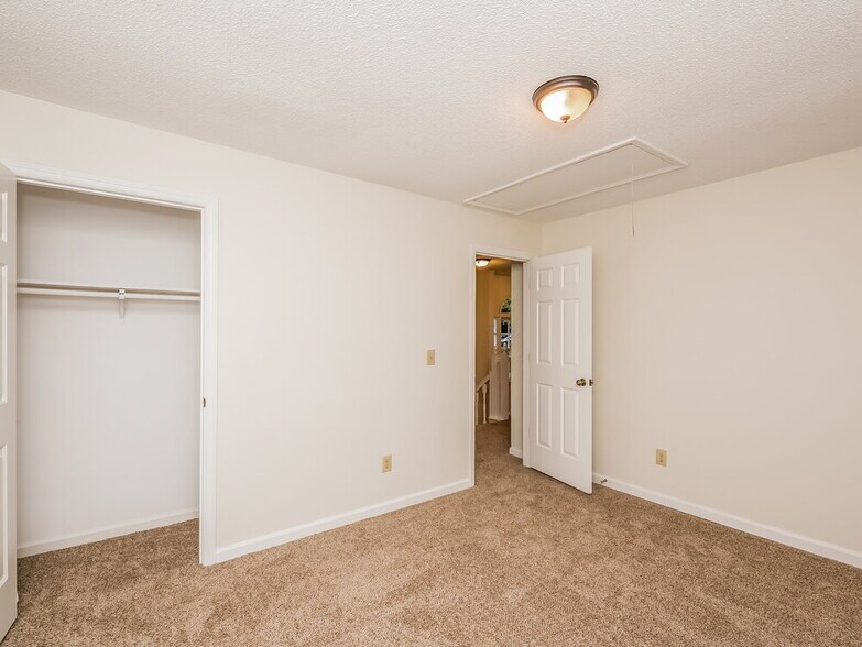 Building Photo - 5151 Brownwood Dr
