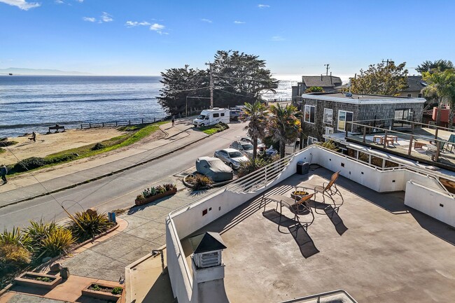 Building Photo - Stunning Home | Coastal Living | Ocean Views