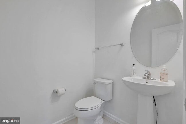 Building Photo - 8008 Hubble Dr