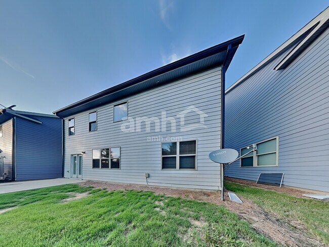 Building Photo - 1682 Weatherbrook Cir