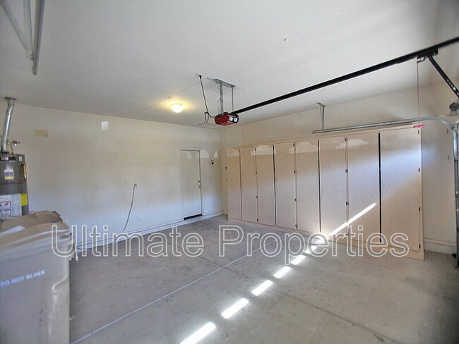 Building Photo - 8336 W Pontiac Dr