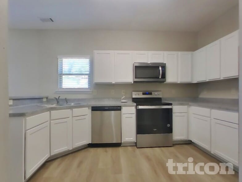 Building Photo - 17 Carriage Hls Dr SE