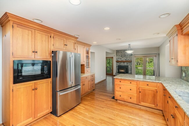 Building Photo - Stunning 4-Bedroom Home with 5 Full Baths ...