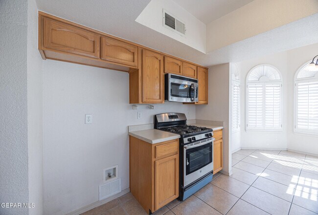 Building Photo - 749 Linda Johnson Ave