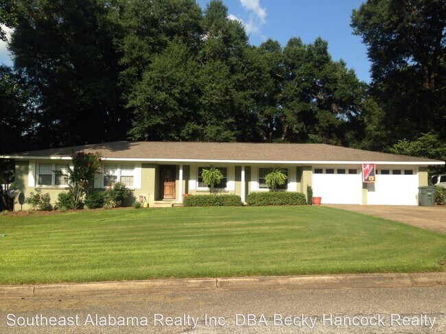Primary Photo - 3 br, 2 bath House - 201 Colonial Dr