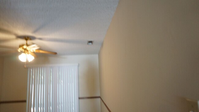 Building Photo - Great Condo on Bemiss