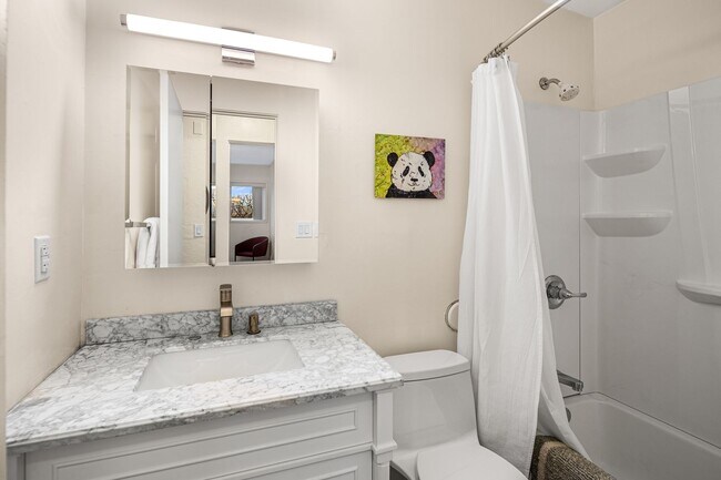 Building Photo - Downtown Anchorage Two Bedroom Two Bath (102)