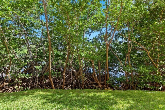 Building Photo - 19999 E Country Club Dr