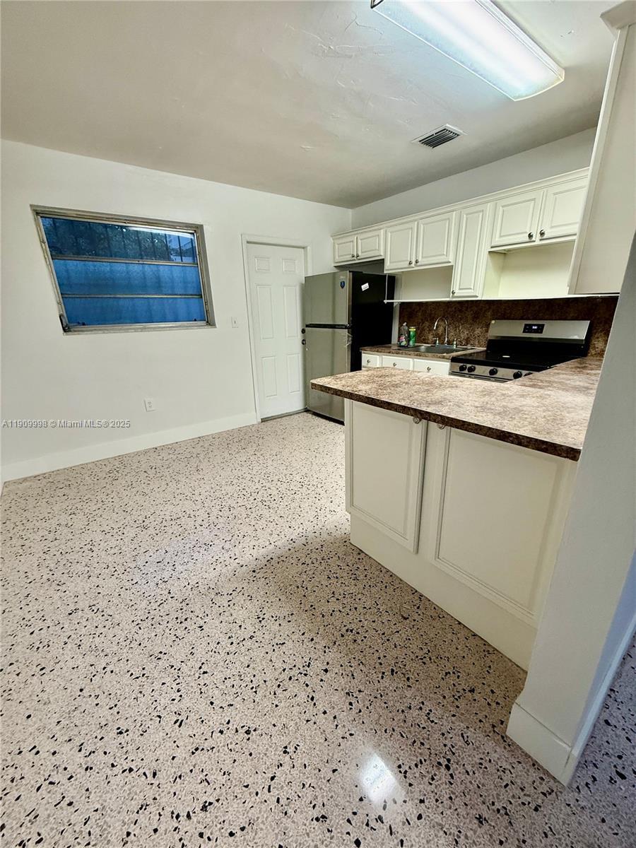 Building Photo - 1143 NW 32nd Ave