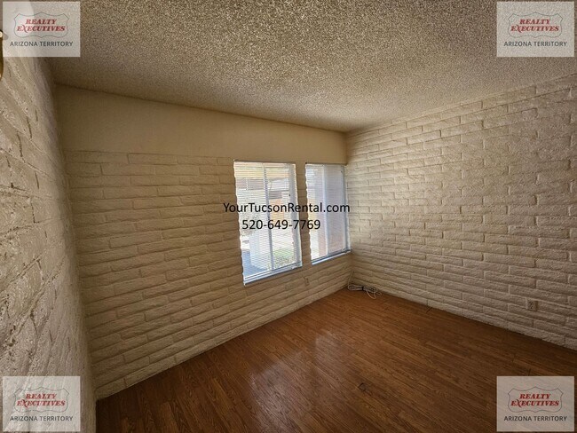 Building Photo - Star Pass area town home with community pool
