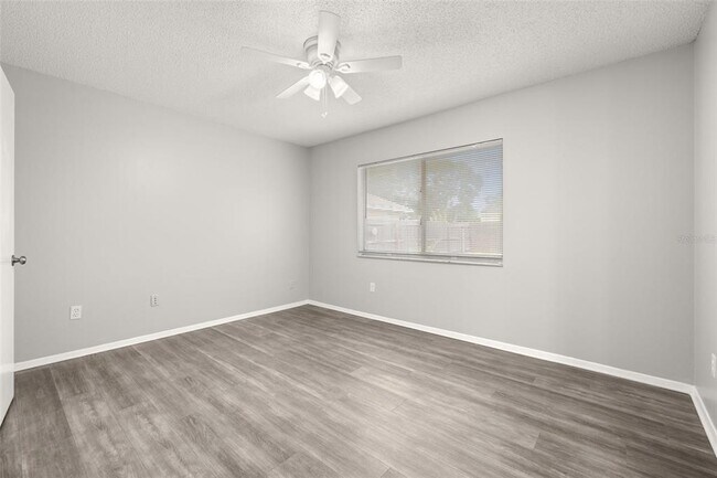 Building Photo - 3257 Laurel Dale Dr