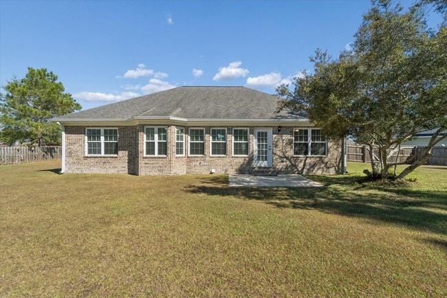 Building Photo - AVAILABLE NOW! (Pet Friendly)