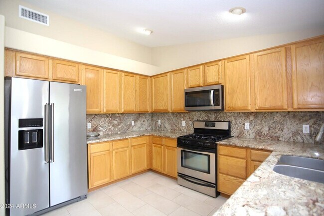 Building Photo - 1130 W Raven Dr