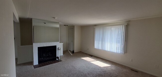 Building Photo - 2 br, 1 bath Condo - 50031 S Benny Ct