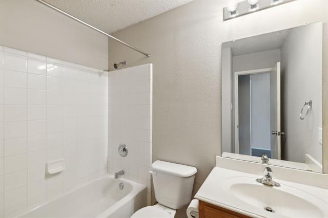 Building Photo - 9916 Nixon Dr