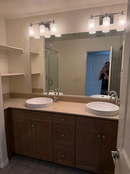 Building Photo - 335 N Fenimore Ave