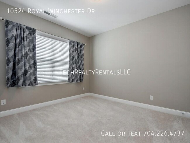 Building Photo - 10524 Royal Winchester Dr