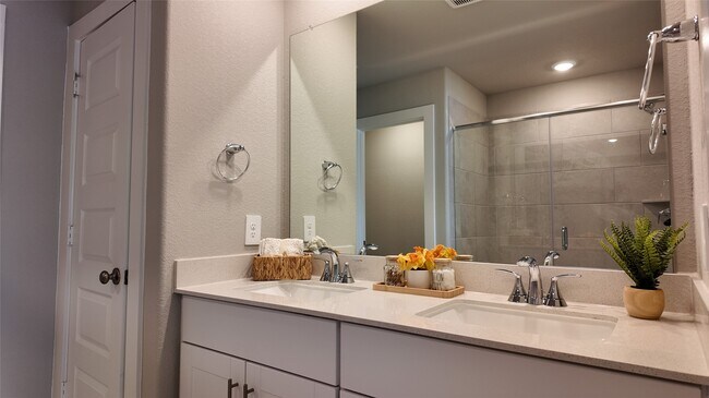 Building Photo - 16702 Sterling Clf St