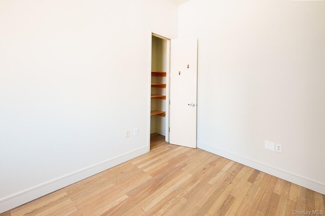 Building Photo - 25 Leroy Pl