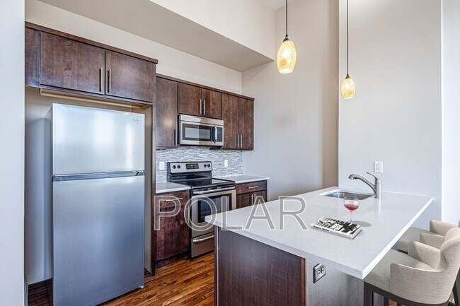 Building Photo - 154 Ave E