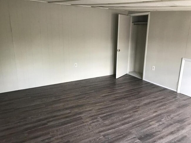 Building Photo - 17 E Louther St