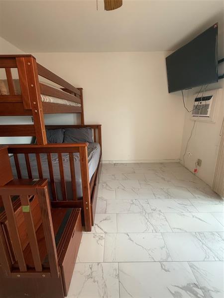 Building Photo - 203 Tilford J