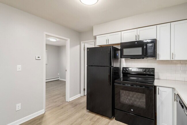 Building Photo - 639 Riverview Dr