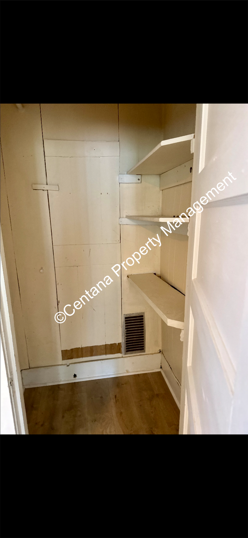 Building Photo - 614 W Park St