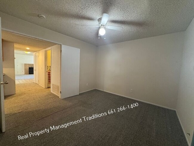 Building Photo - Charming 3 + 2 in East Palmdale home