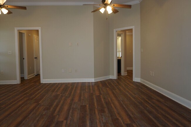 Building Photo - 4 Bed 2 Bath two car garage  Home