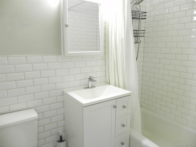 Building Photo - 1 Consulate Dr