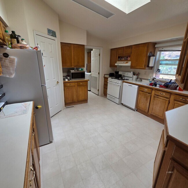 Building Photo - 1374 S Ford Dr