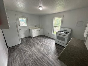 Building Photo - 1016 E Stockbridge Ave