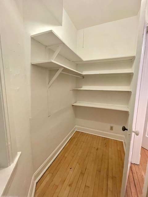 Building Photo - 908 W Waveland Ave