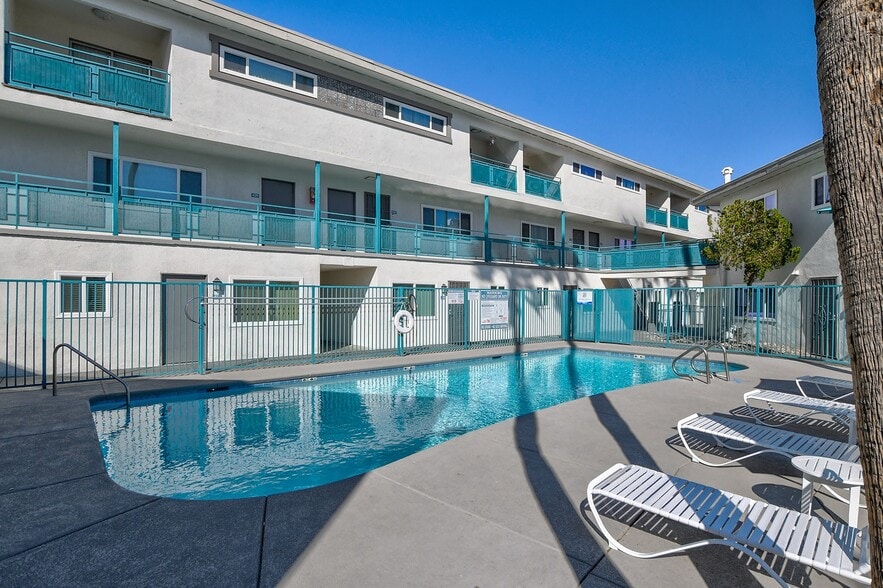 Building Photo - The Hendrix Apartments