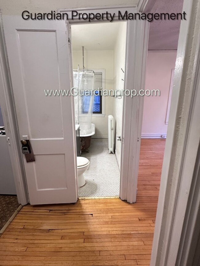 Building Photo - 2nd Floor Corner, Blocks from Bde Maka Ska, Heat Paid, 1 Month Free, Video Walkthrough