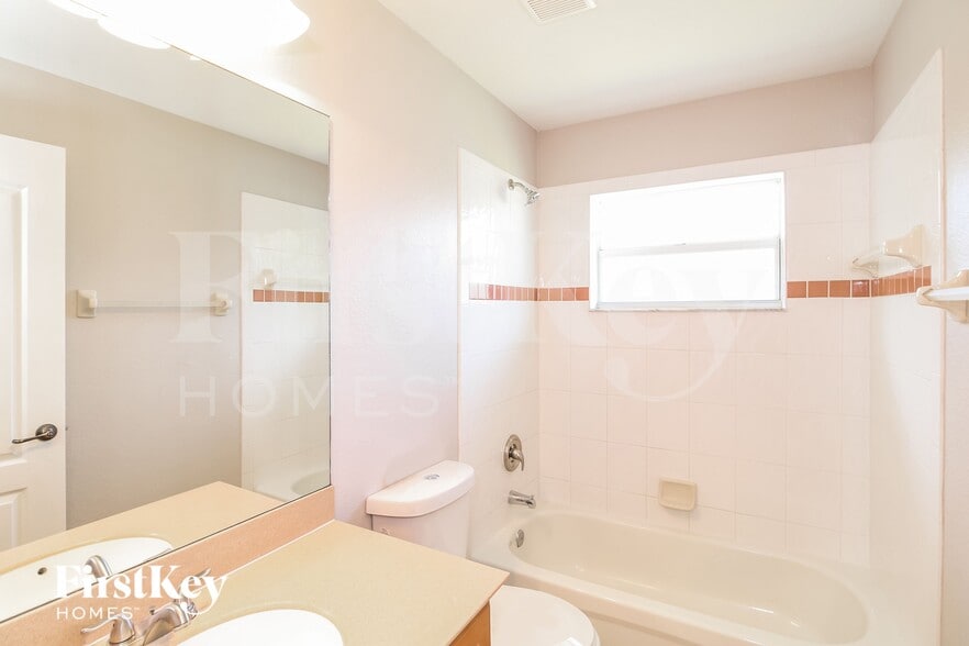 Building Photo - 1406 Glenan Rd