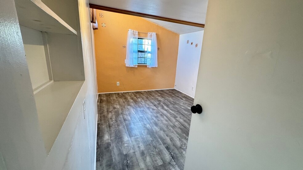 Building Photo - 4910 Nicholas Pl