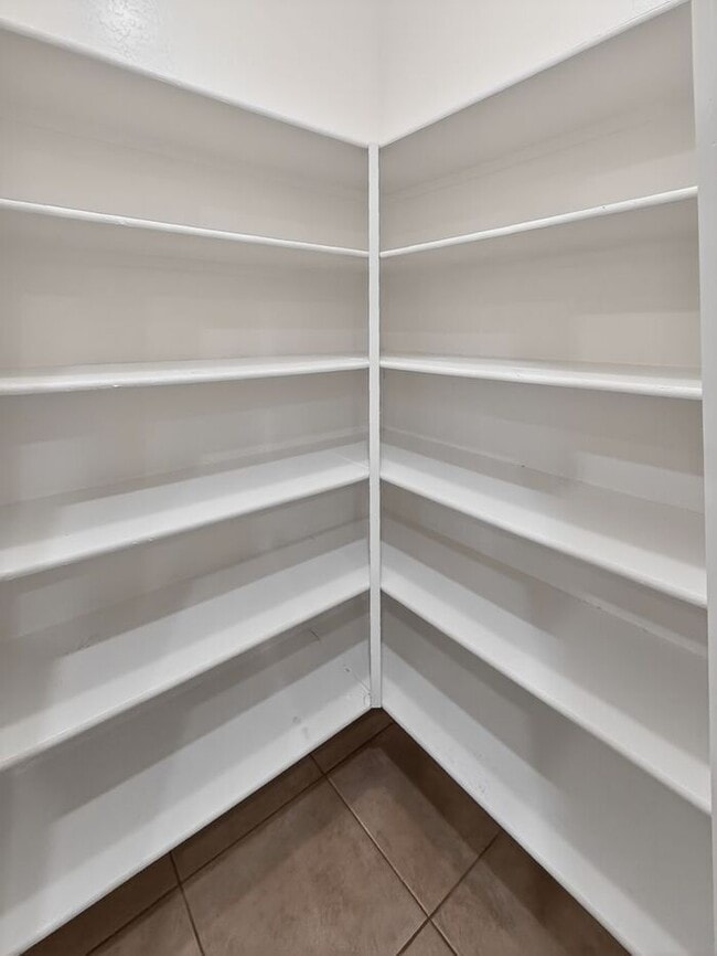 Building Photo - Spacious 3 car garage home at Paseo Trail!