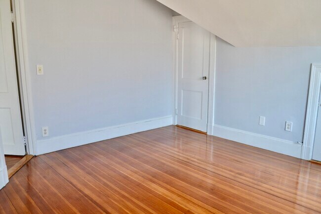 Building Photo - 291 Mt Auburn St