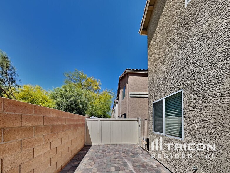 Building Photo - 6731 Scarlet Star Ave