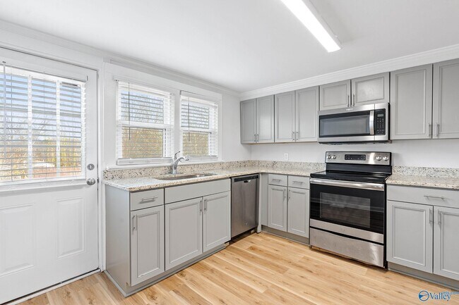 Building Photo - 1311 Wells Ave SE