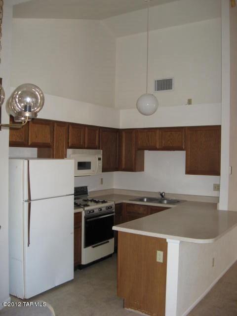Building Photo - CHARMING & AFFORDABLE  2 BEDROOM SOUTHWEST TOWNHOME