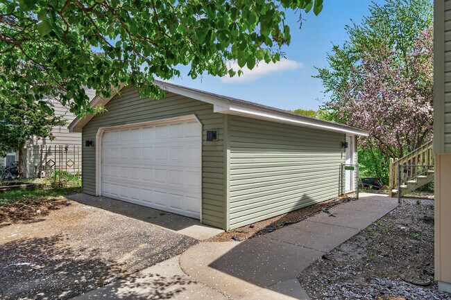 Building Photo - 6474 Totem Trail
