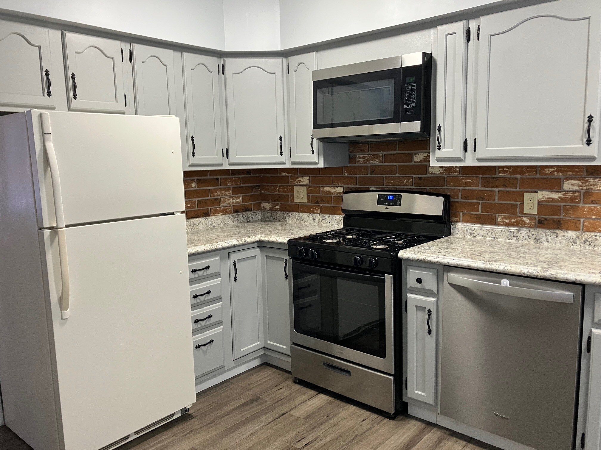Building Photo - 119 W 33rd St