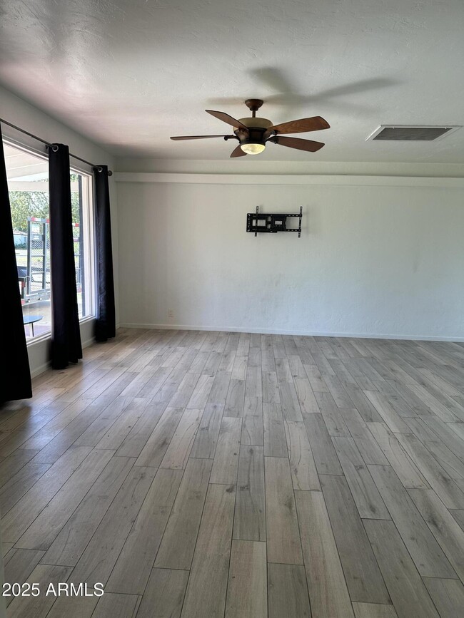 Building Photo - 3112 E Cypress St