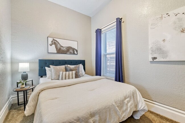 Building Photo - Updated Historic 5BR Near Downtown Denver & Light Rail! June Move-in Special!
