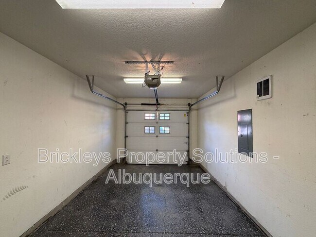 Building Photo - 601 Menaul Blvd NE