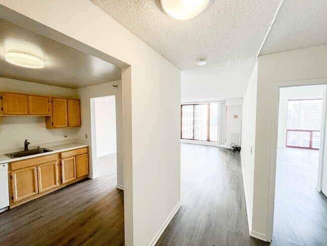 Building Photo - 200 N Dearborn St